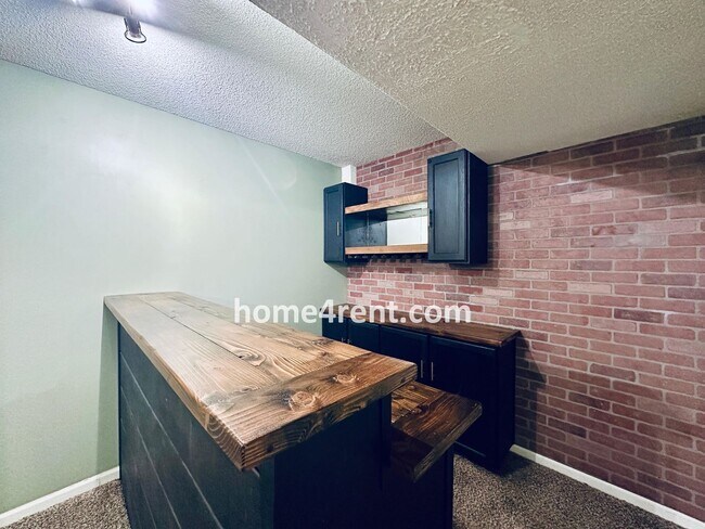 Building Photo - Overland Park Raised Ranch, Primary Suite ...