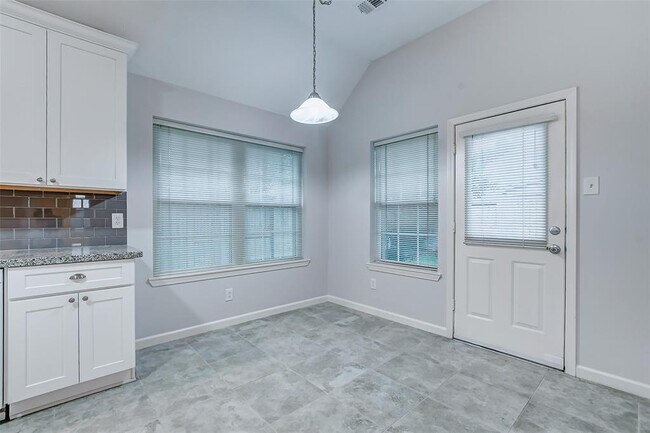 Building Photo - 7039 Clustering Oak Ct