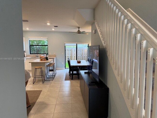 Building Photo - 887 NE 211th St