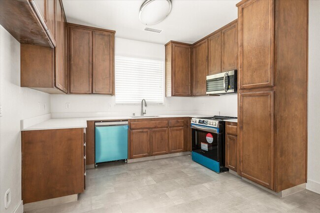 Building Photo - 40484 Bollinger Pl