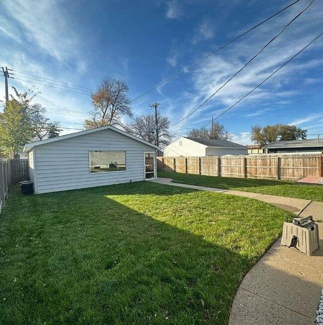 Building Photo - 1108 6th St SW