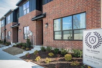 Building Photo - 2807 Stanley Ave