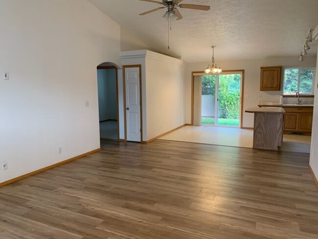 Building Photo - 9049 Torrey Ln