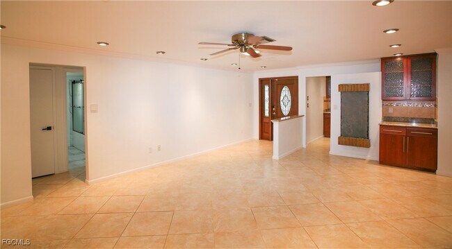 Building Photo - 1525 Covington Cir E