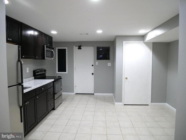 Building Photo - 1805 Arcola Ave