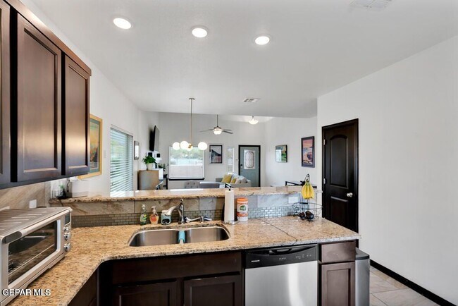 Building Photo - 7355 Via Canutillo Dr