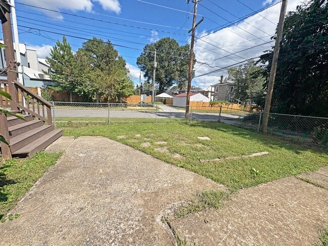 Building Photo - 3425 Carolina Ave