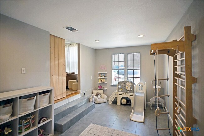 Building Photo - 315 Winburn Ave