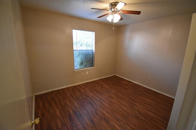 Building Photo - Four Plex