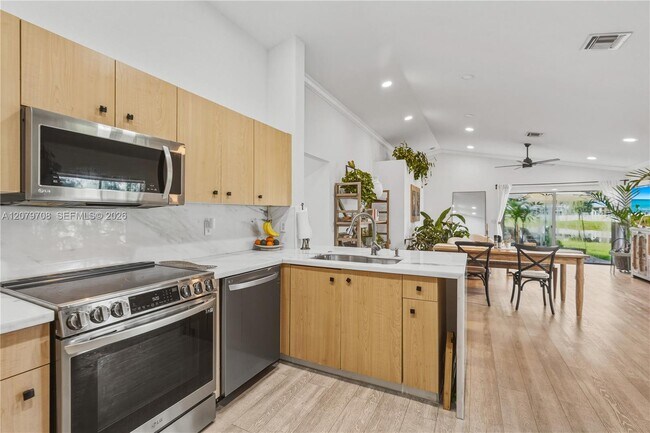 Building Photo - 1416 Canary Island Dr