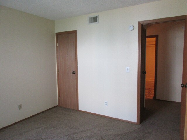 Building Photo - 921 S Zeno Way