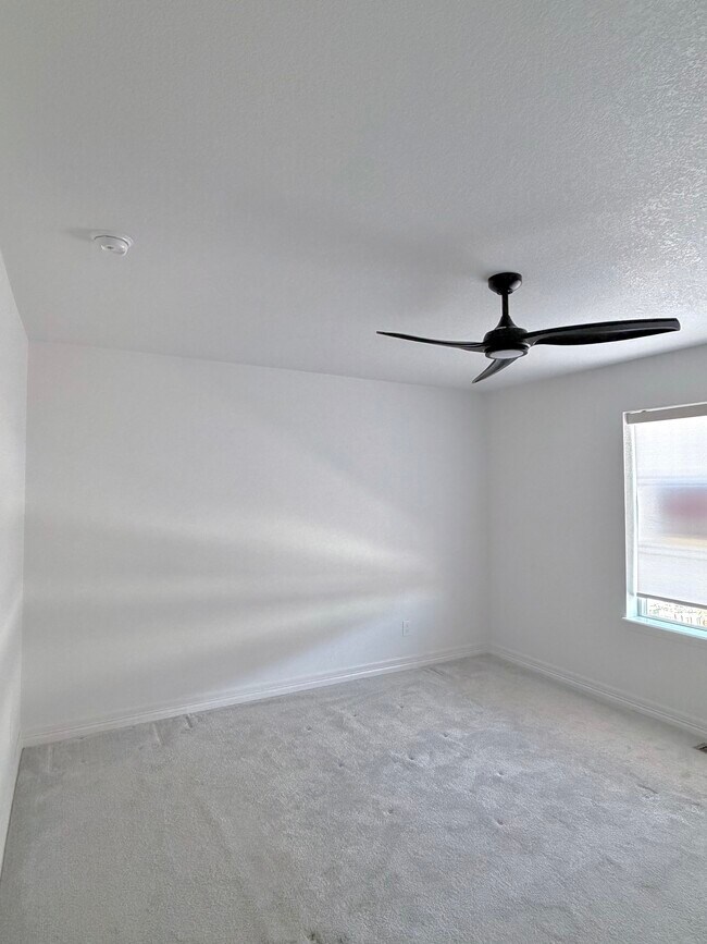 Building Photo - 1875 Satin Spar Point