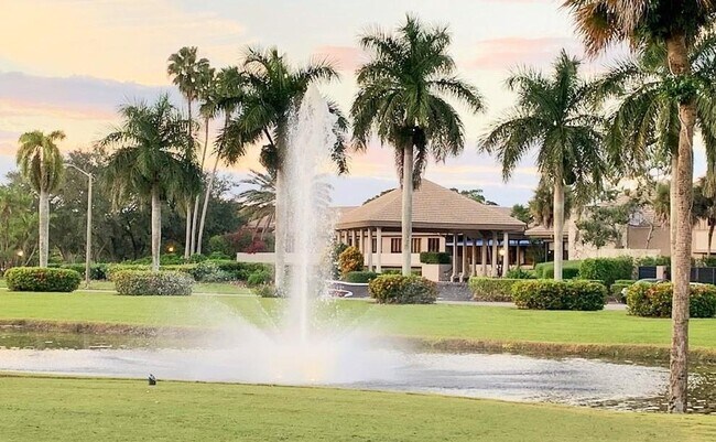 Building Photo - 9285 Vista del Lago
