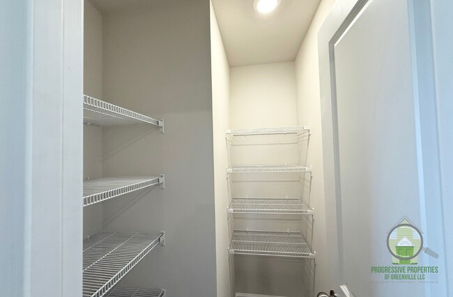 Building Photo - 209 Wintersweet Wy