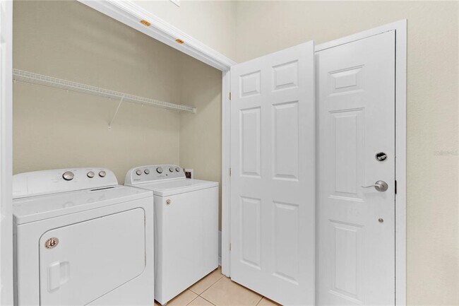 Building Photo - 8304 Portofino Dr
