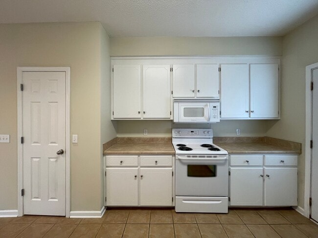 Building Photo - Wakefield - One Story Townhome!