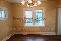 Building Photo - 547 Austin St