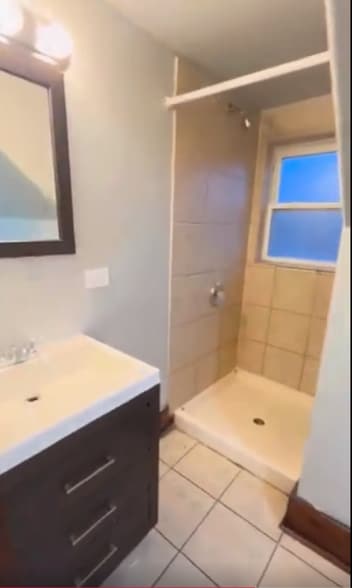 Building Photo - 2855 E 82nd St