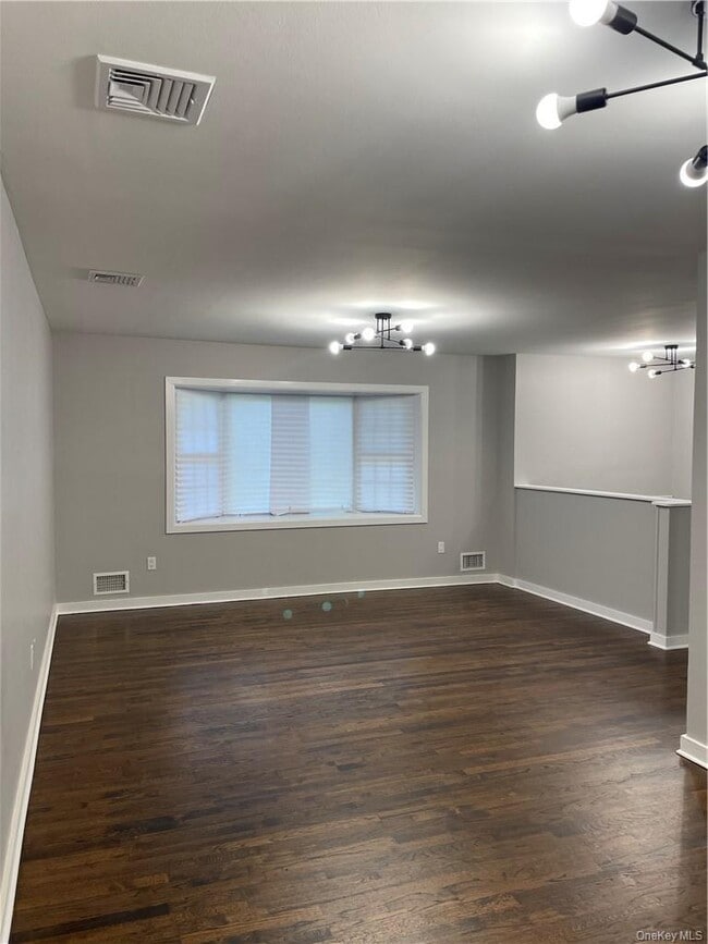 Building Photo - 7 Castle Dr