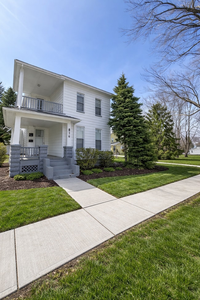 Building Photo - 836 E 156th St