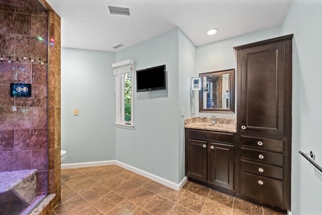 Building Photo - 48 Pointe Rok Dr