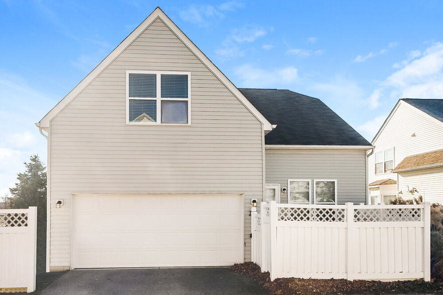 Building Photo - 6062 Caplinger Ave