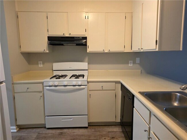 Building Photo - 1225 Oakplace Dr SW