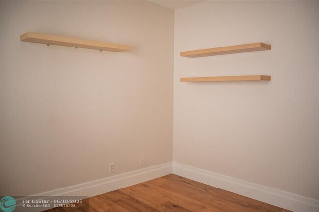 Building Photo - 1261 Majesty Terrace