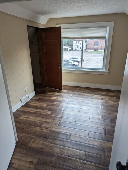 Building Photo - 905 Lowry Ave NE