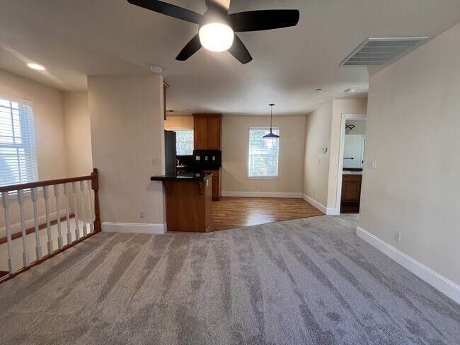 Building Photo - 612 Chief Kelly Dr