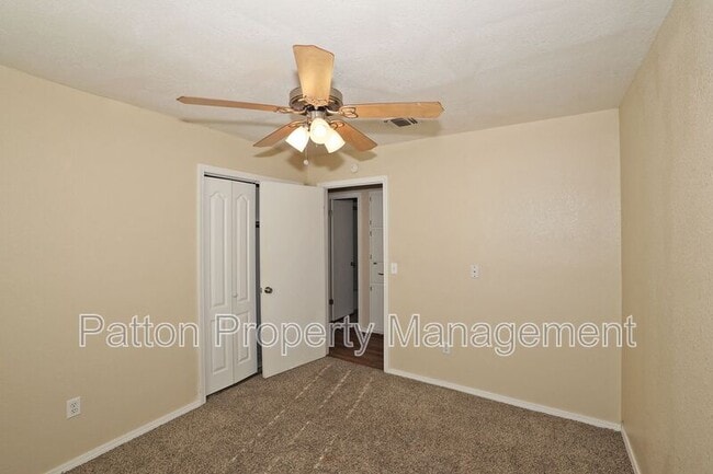 Building Photo - 2905 Salem Dr