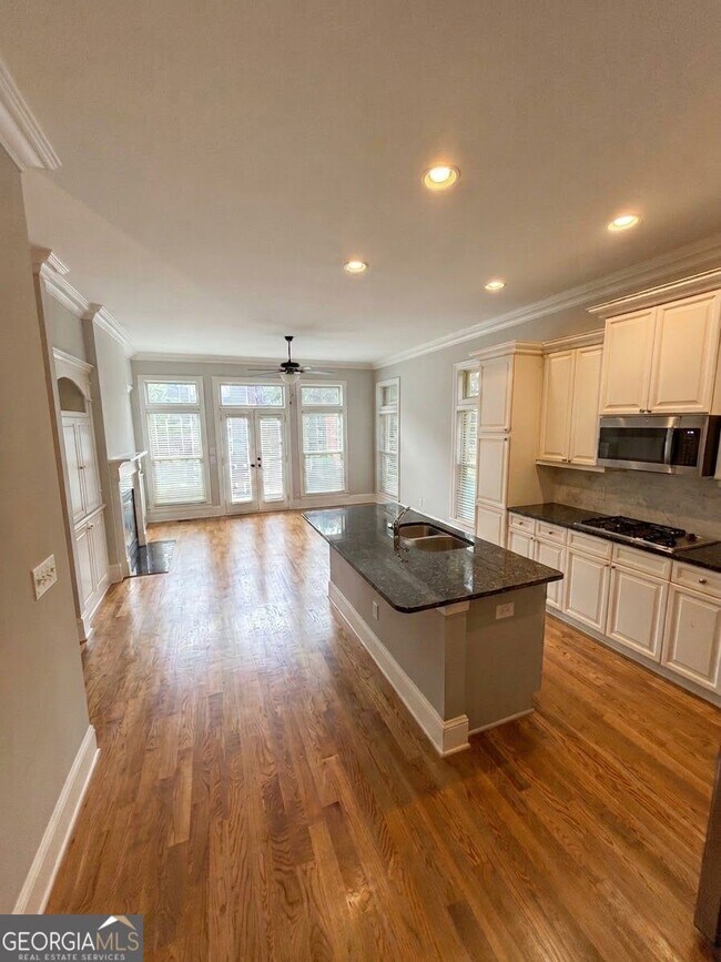 Building Photo - 1602 Chatterton Ct NE