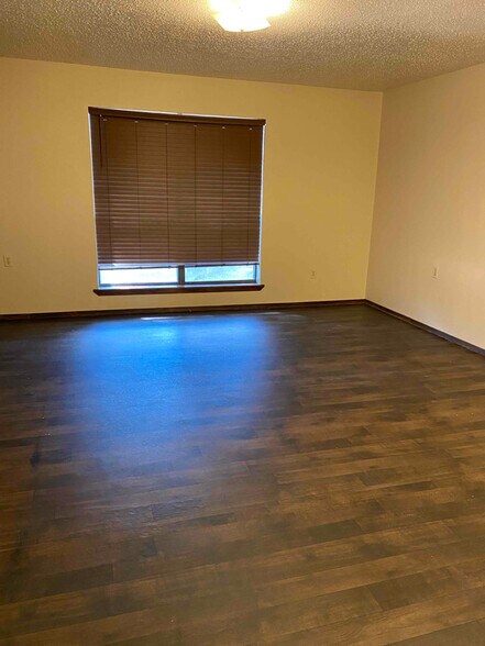 Building Photo - 420 Wedgewood St