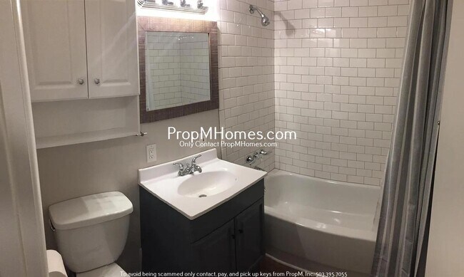 Building Photo - Updated One Bedroom Duplex in Montavilla!