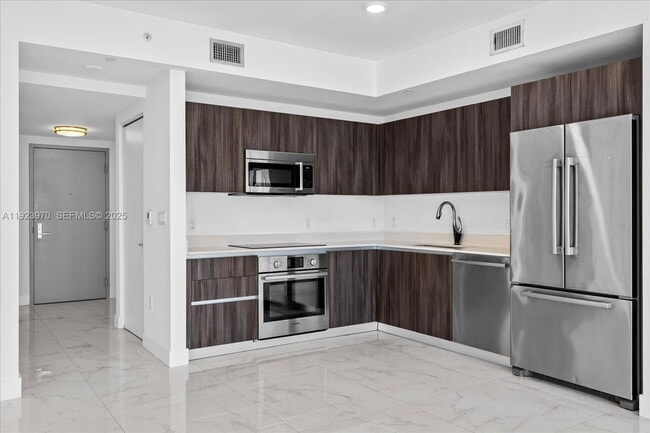 Building Photo - 488 NE 18th St