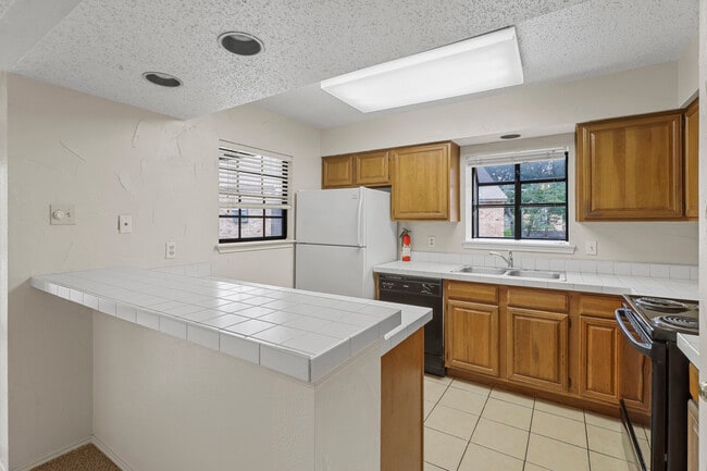 Building Photo - 15221 Berry Trail