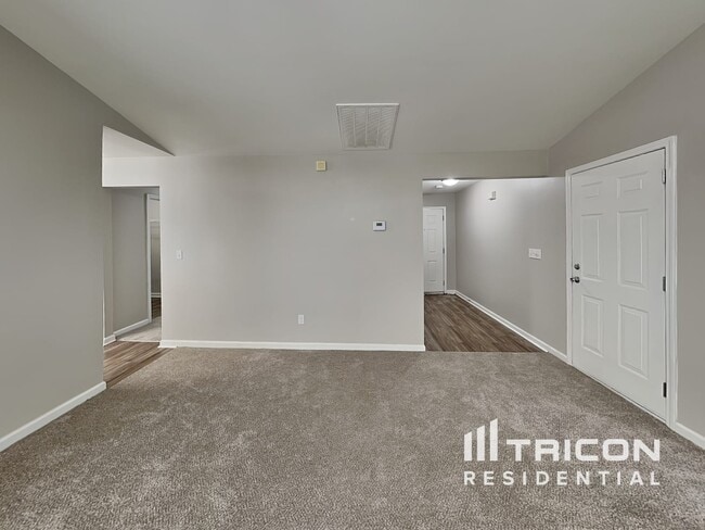 Building Photo - 2117 Clear Brook Dr