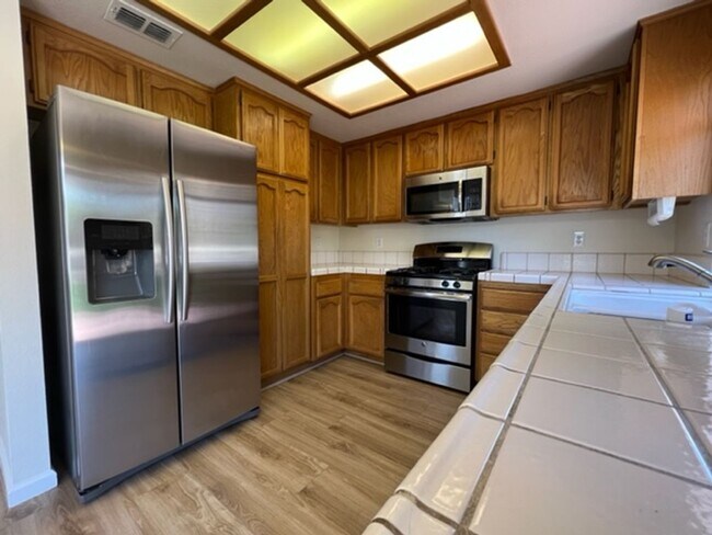 Building Photo - 4200 Buckskin Dr