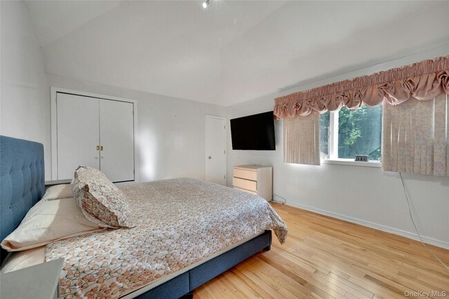Building Photo - 2 Meadowwood Ln