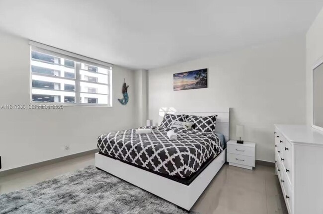 Building Photo - 4001 S Ocean Dr