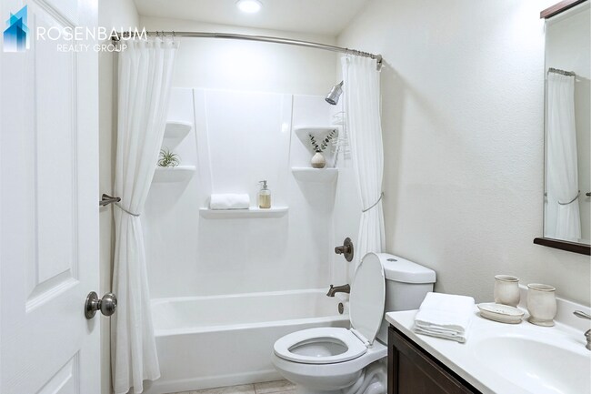 Building Photo - Cozy & Inviting 2-bedrooms, 1-bath duplex apartment in Prescott Valley!