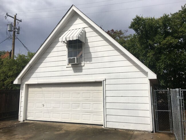 Building Photo - Beautiful Two Story in Prime Location!