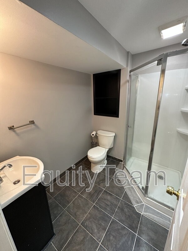 Building Photo - 753 Woodlyn Dr S