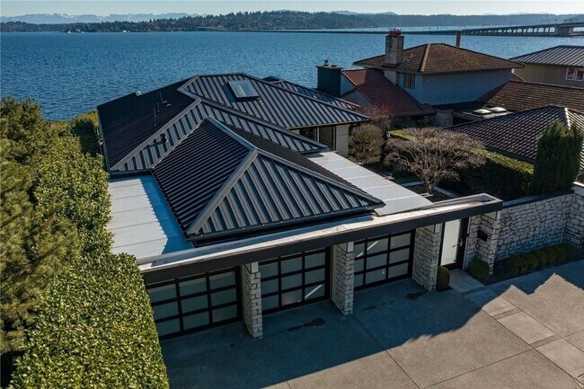 Building Photo - Leschi Waterfront Home