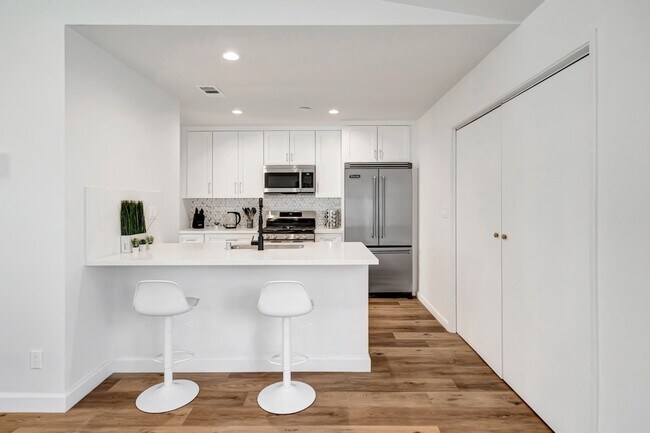 Building Photo - 22998 Valerio St