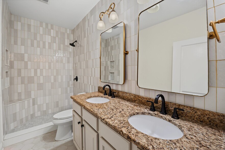Building Photo - 404 Golden Leaf Ct