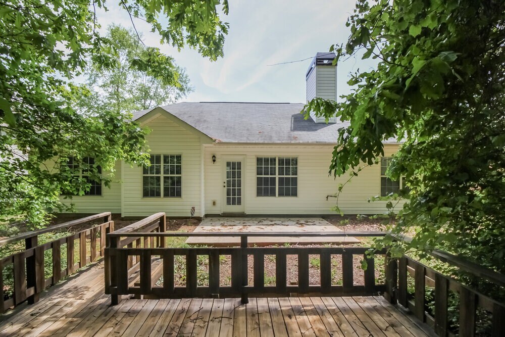 Building Photo - 1331 Vine Cir