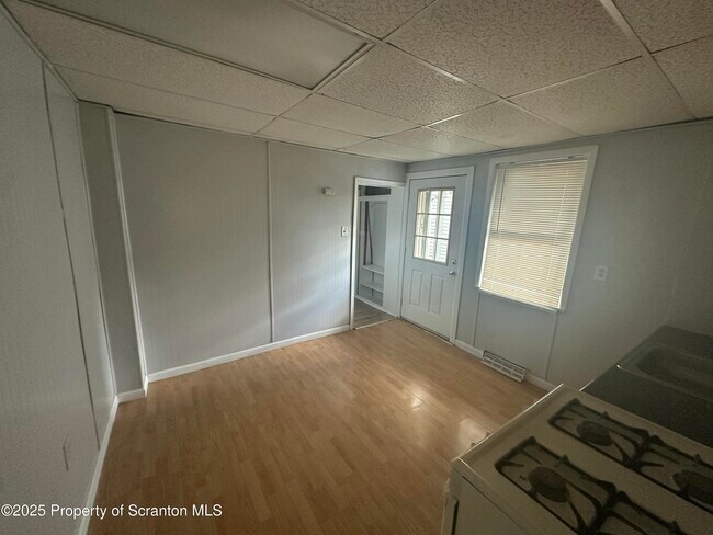 Building Photo - 119 Center Ave