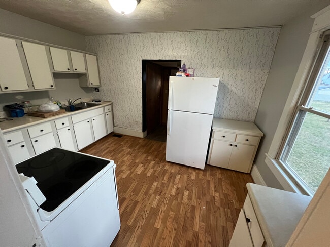 Building Photo - 1136 Moorland Ave