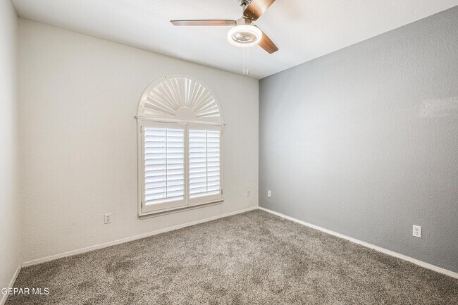 Building Photo - 6821 Pearl Ridge Dr